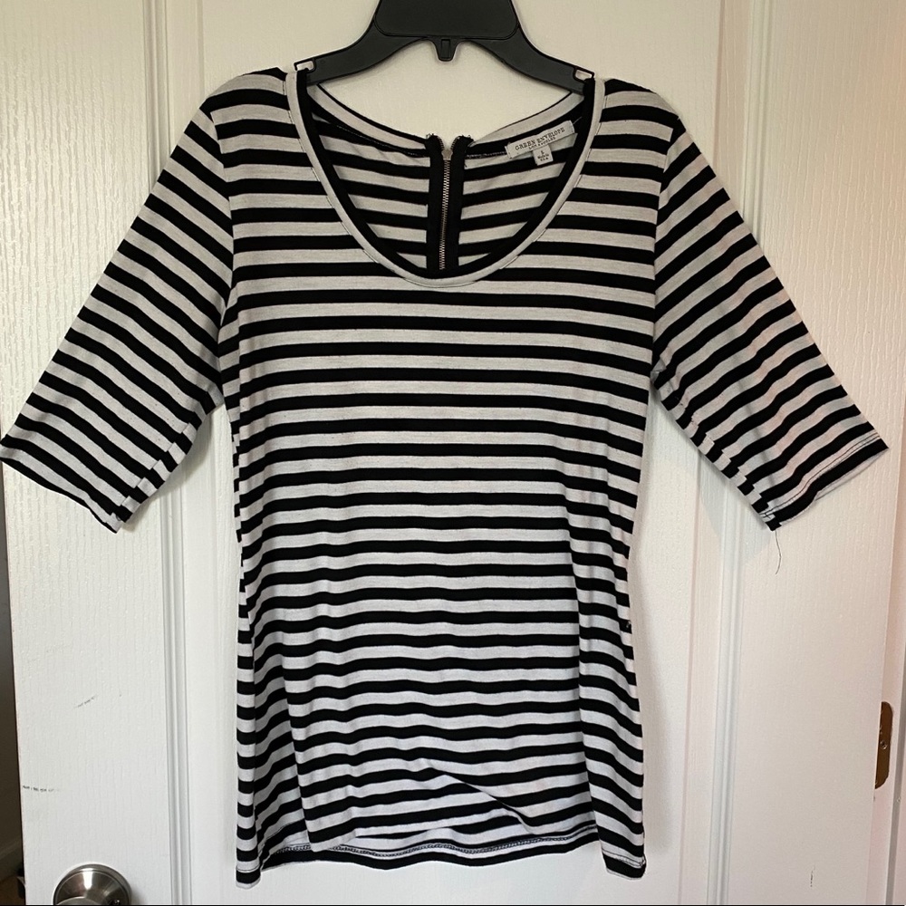Black and white stripped mid sleeve✨